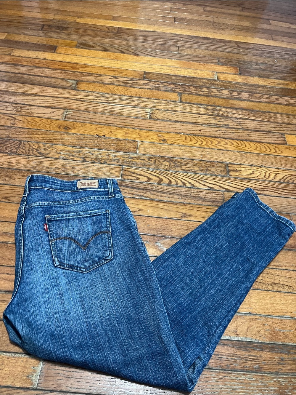Levi's Women's Straight Leg Jeans - Mid Blue Wash 32x32